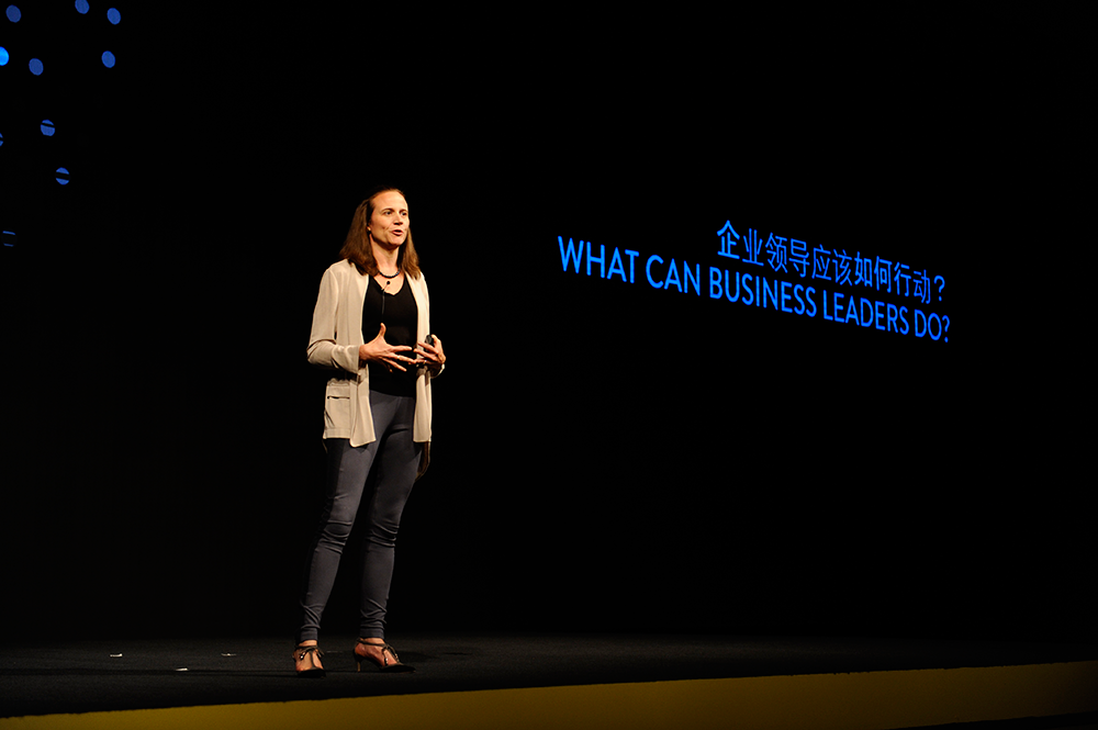 Louise Keely, Präsidentin des Demand Institute und Senior Vice President von Nielsen, erörtert den Übergang Chinas zu einer verbraucherorientierten Wirtschaft.