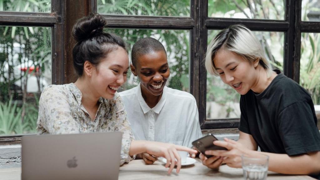 Stare al gioco: rompere il pregiudizio attraverso la presenza di donne influencer nello sport e nei giochi