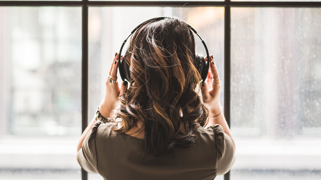 Wanita mendorong keuntungan yang signifikan dalam keterlibatan podcast