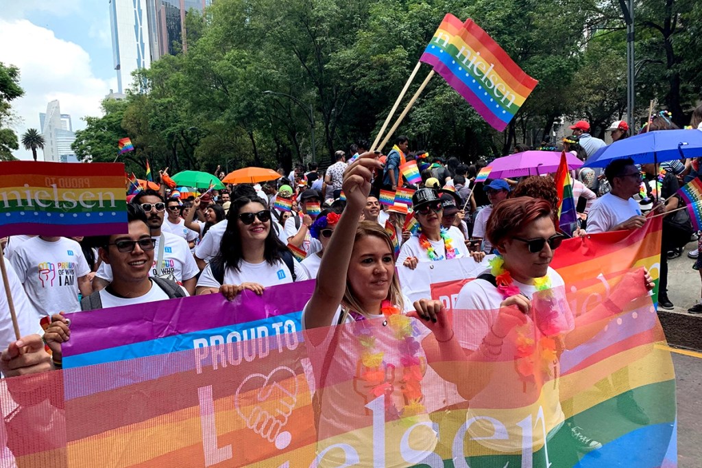 Hrc pride deals shirts